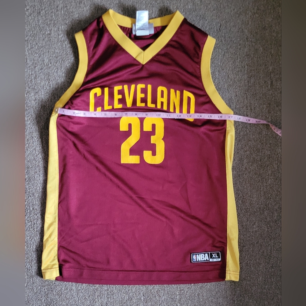 Boys Size XL 16-18 Cleveland Cavaliers Lebron James 23 NBA Jersey Red Gold - Picture 4 of 10